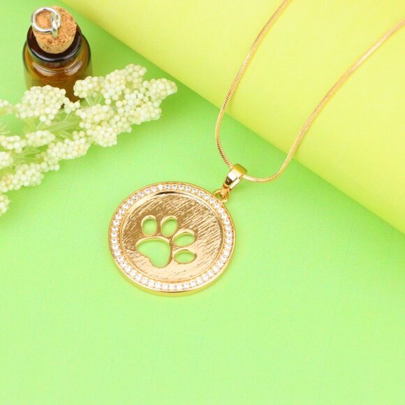 "Rose Gold Circle Pendant with Paw Print Cutout and Stone Border, XPPT1242 - Picture 3 of 11